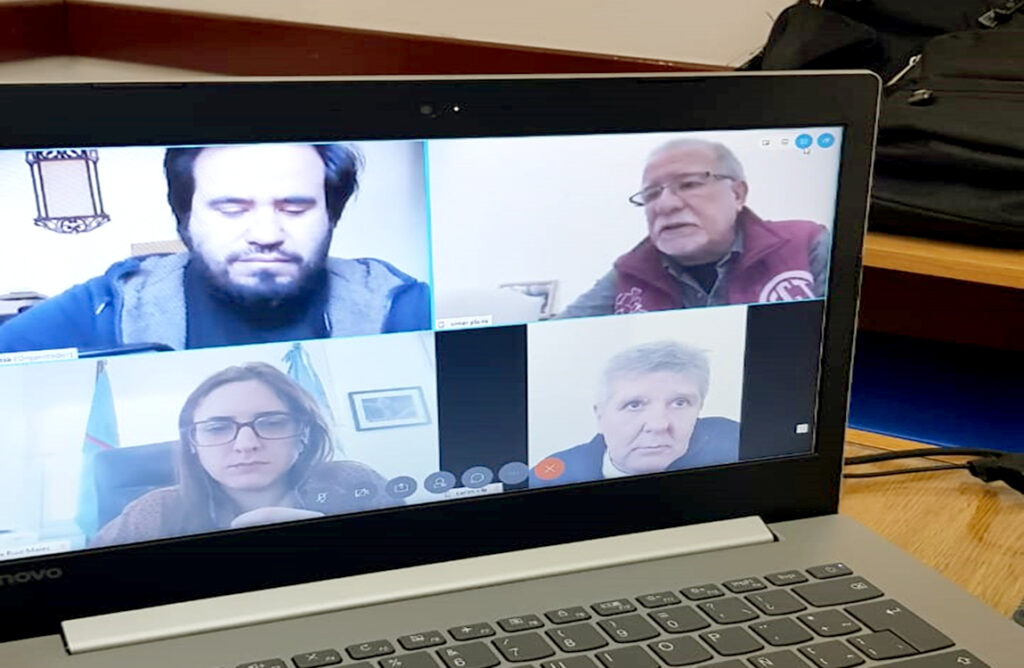 Zoom entre Canillitas y Trabajo bonaerense.- Zoom entre Canillitas y Trabajo bonaerense.-
