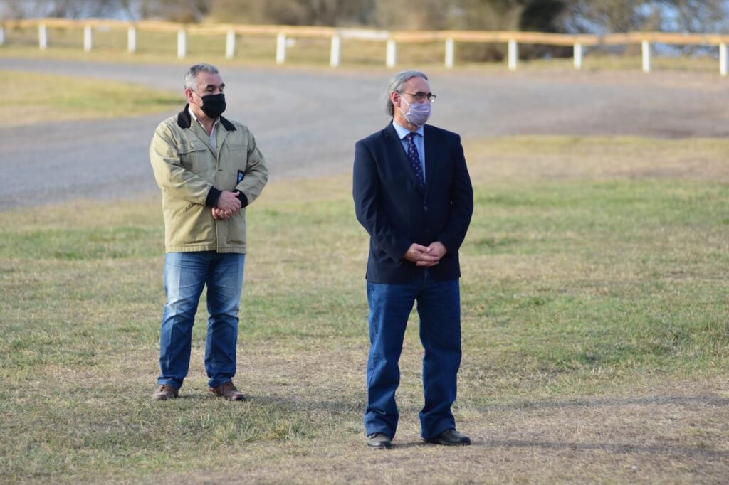 Schmid durante el anuncio.