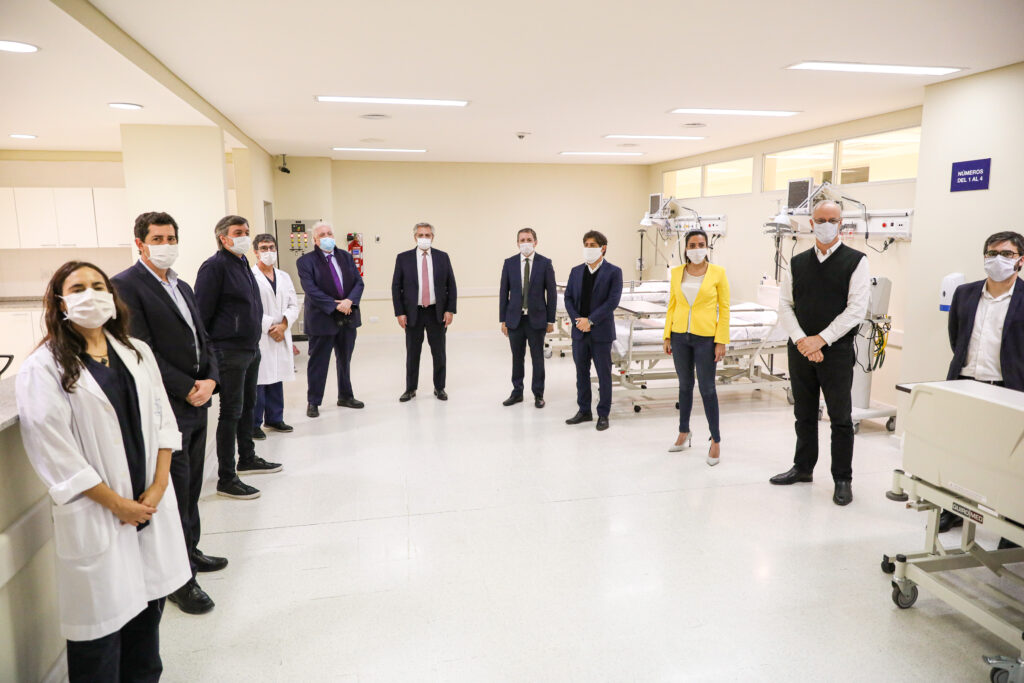 Alberto y trabajadores de la Salud.