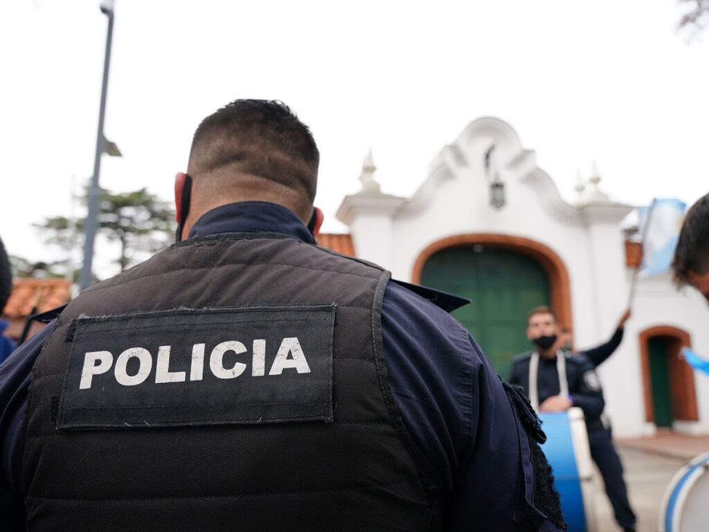 La policia en la residencia de Olivos.