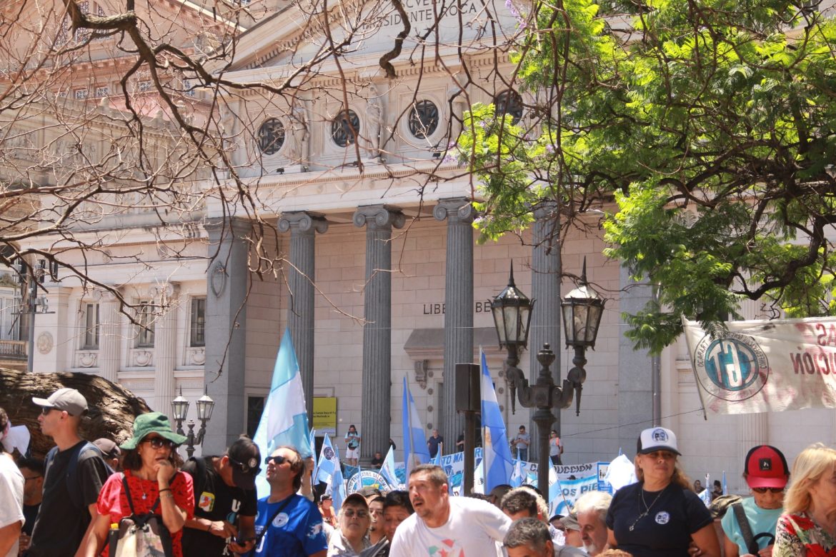 marcha de la CGT y gremios a Tribunales. (Sonido Gremial)